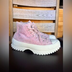 Converse Chuck Taylor All Star Lugged 2.0 High Top sneakers in a pink size 9.5